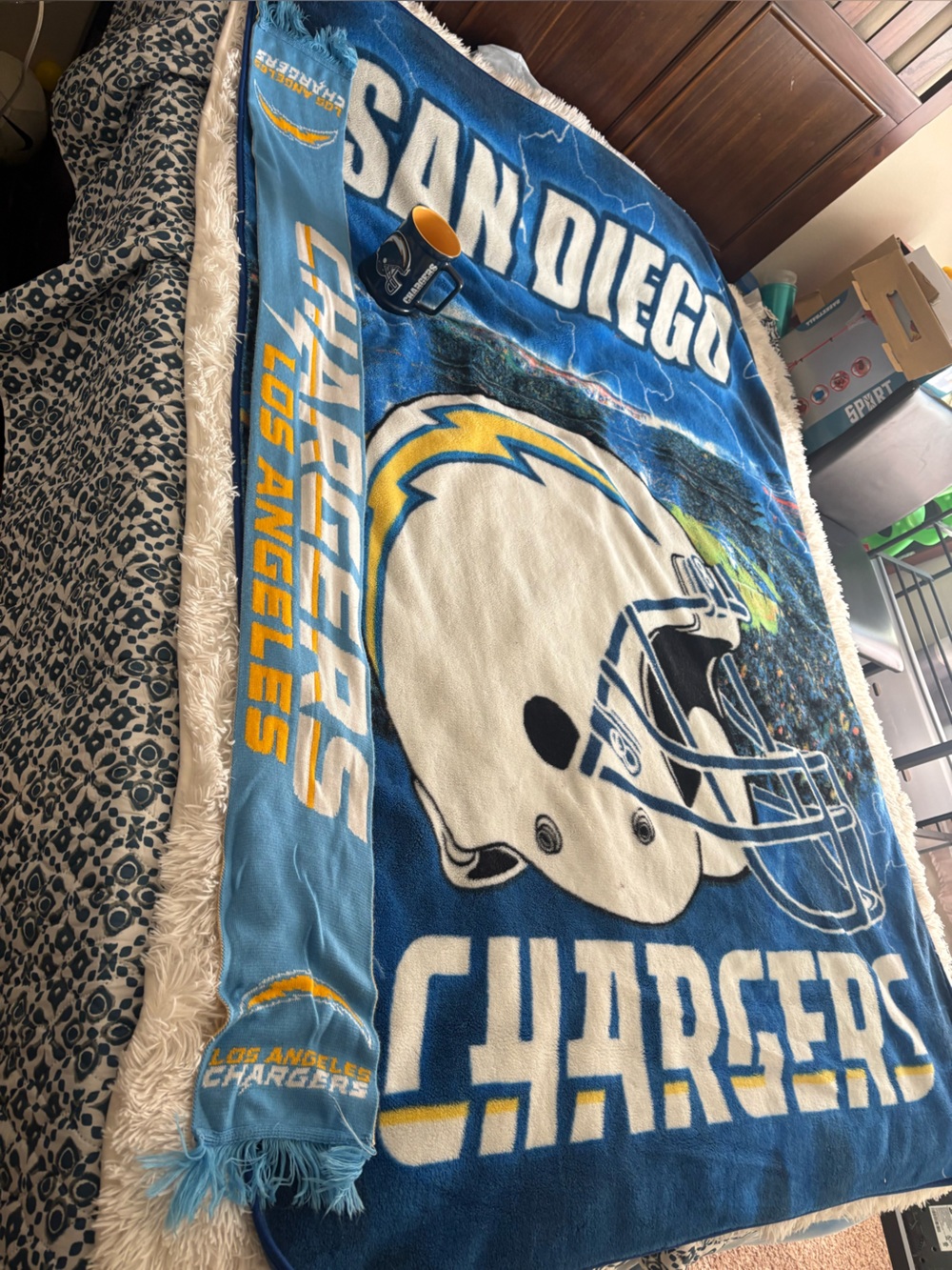 CHARGERS BUNDLE: THROW BLANKETS, MUG AND SCARF